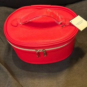 NWT Macy’s Make-Up / Train Bag